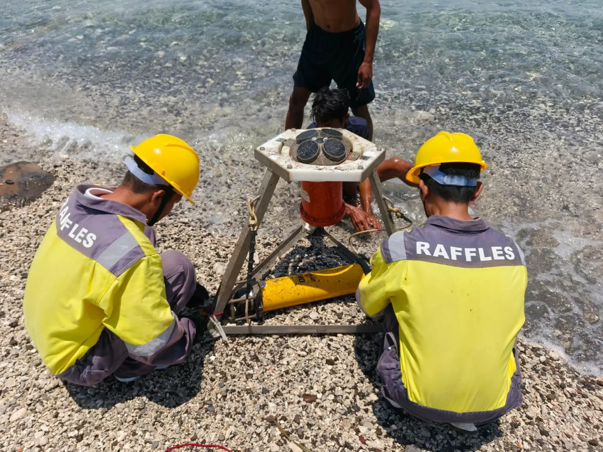 Pengukuran parameter kelautan di kapal
