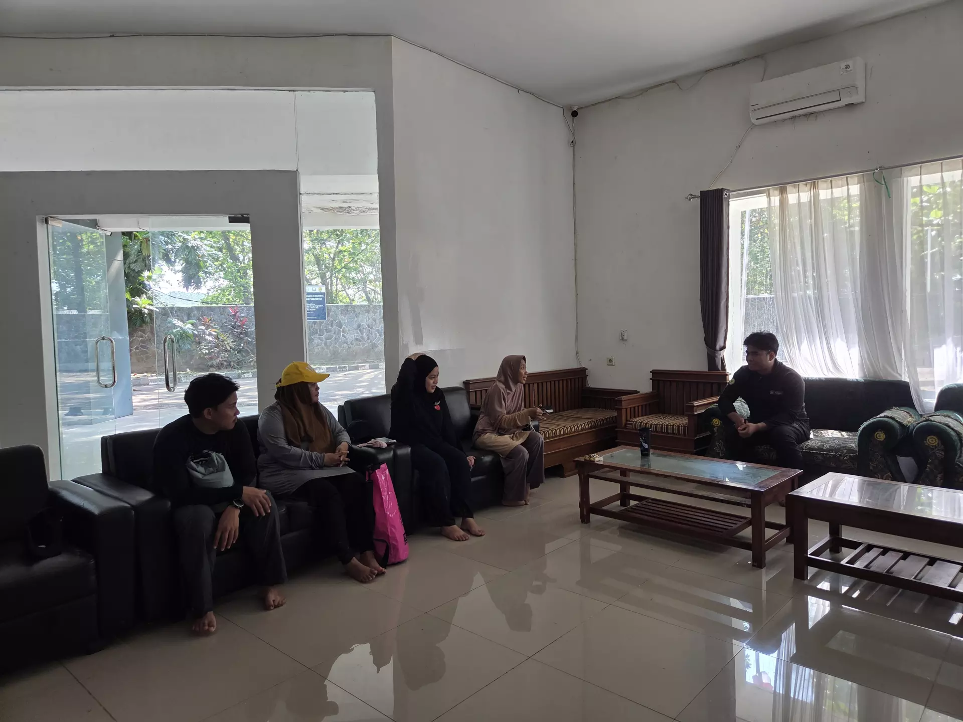 Diskusi dan sosialisasi program kerja dengan masyarakat
